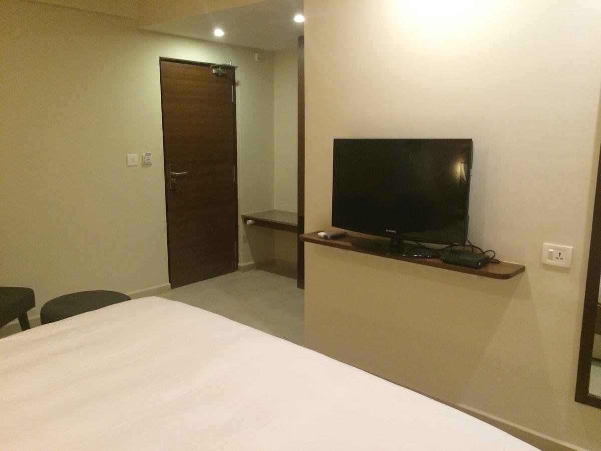 Best Western Alkapuri, Vadodara Exteriör bild