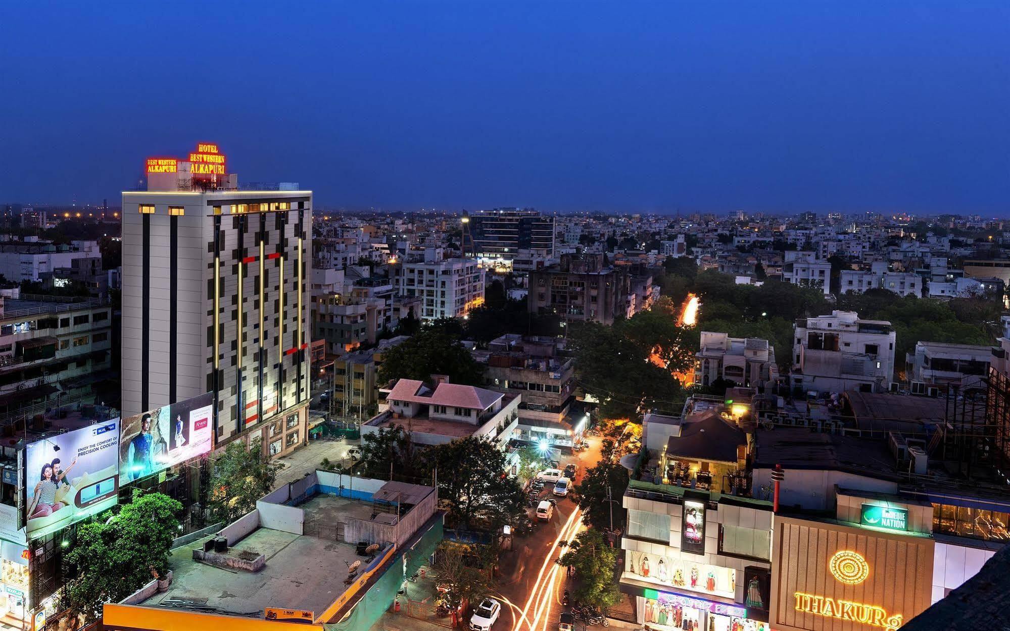 Best Western Alkapuri, Vadodara Exteriör bild