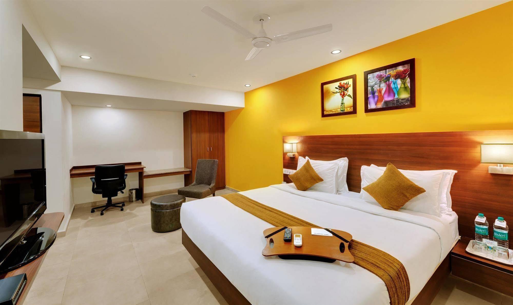Best Western Alkapuri, Vadodara Exteriör bild