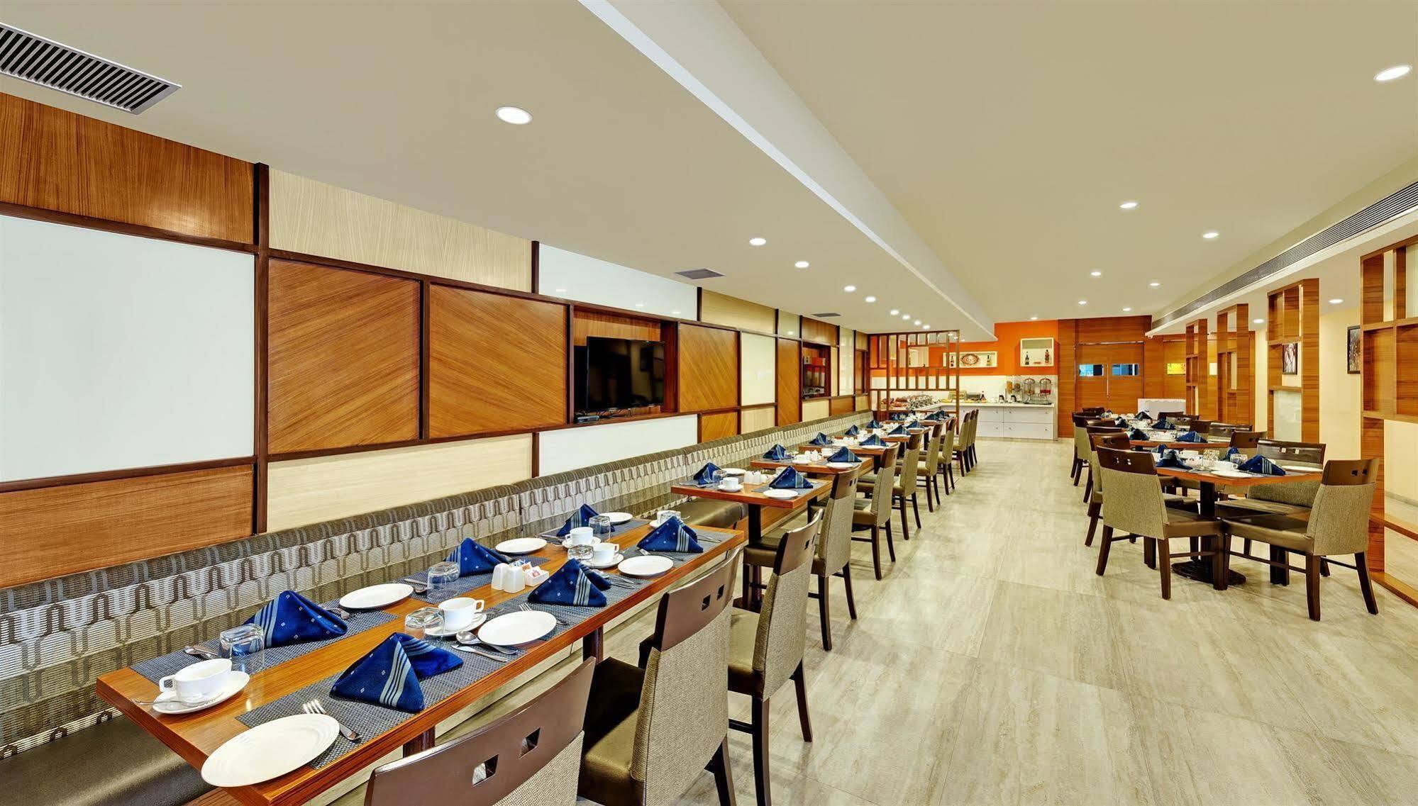 Best Western Alkapuri, Vadodara Exteriör bild